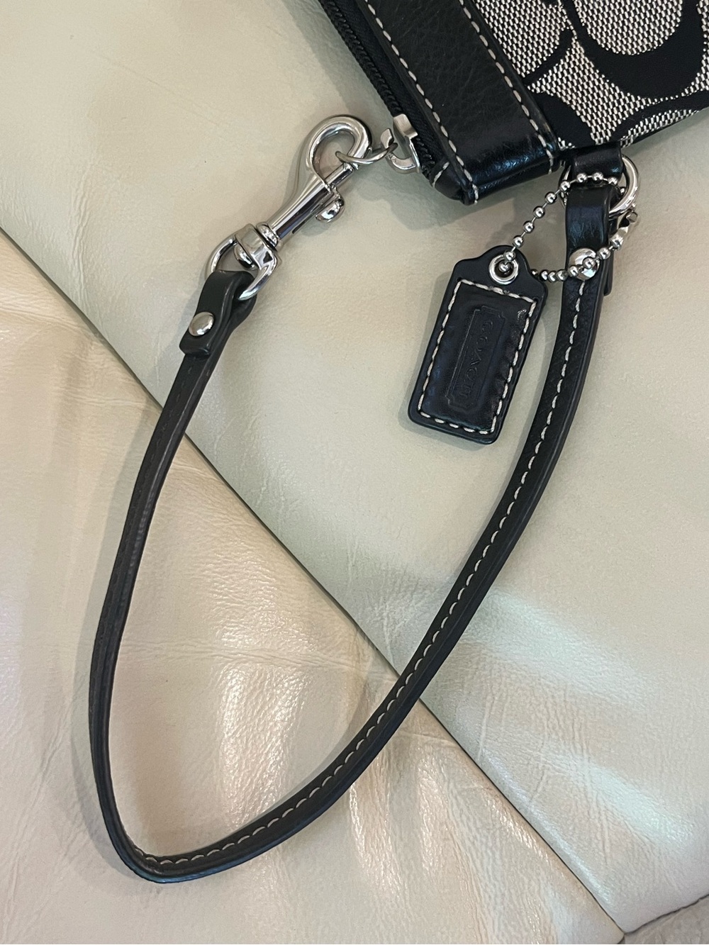Coach Soho Signature Pleated Jacquard Wristlet Black and Gray - Picture 4 of 10